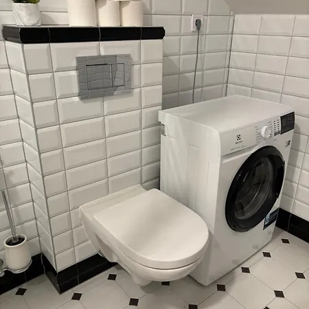 Apartment New 4 - Self Check In, Free Parking *
