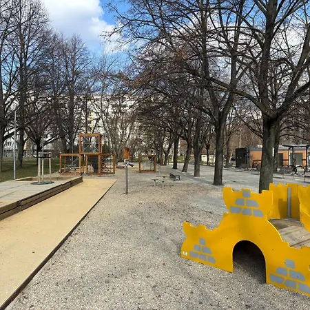 New 4 - Self Check In, Free Parking 아파트