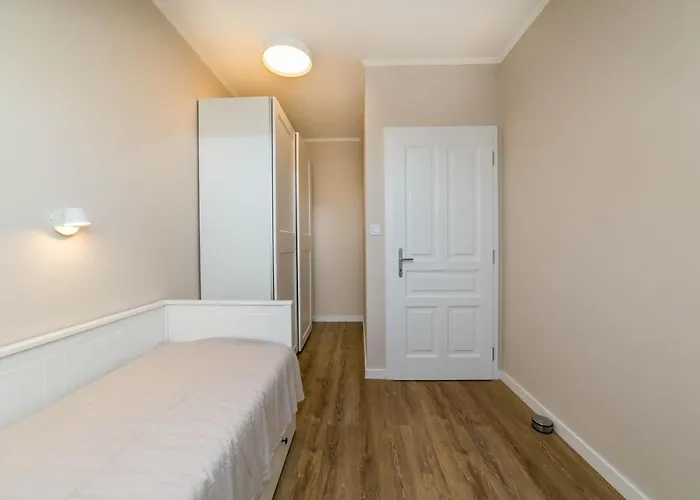 New 4 - Self Check In, Free Parking