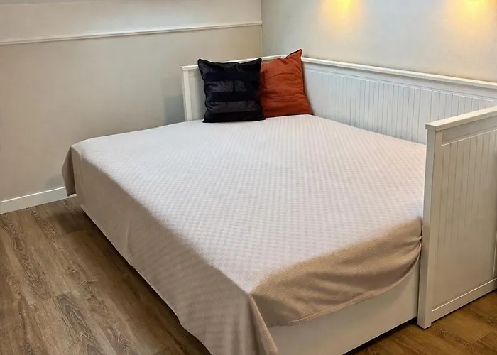 New 4 - Self Check In, Free Parking * 브라티슬라바