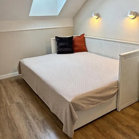 New 4 - Self Check In, Free Parking * ブラチスラヴァ